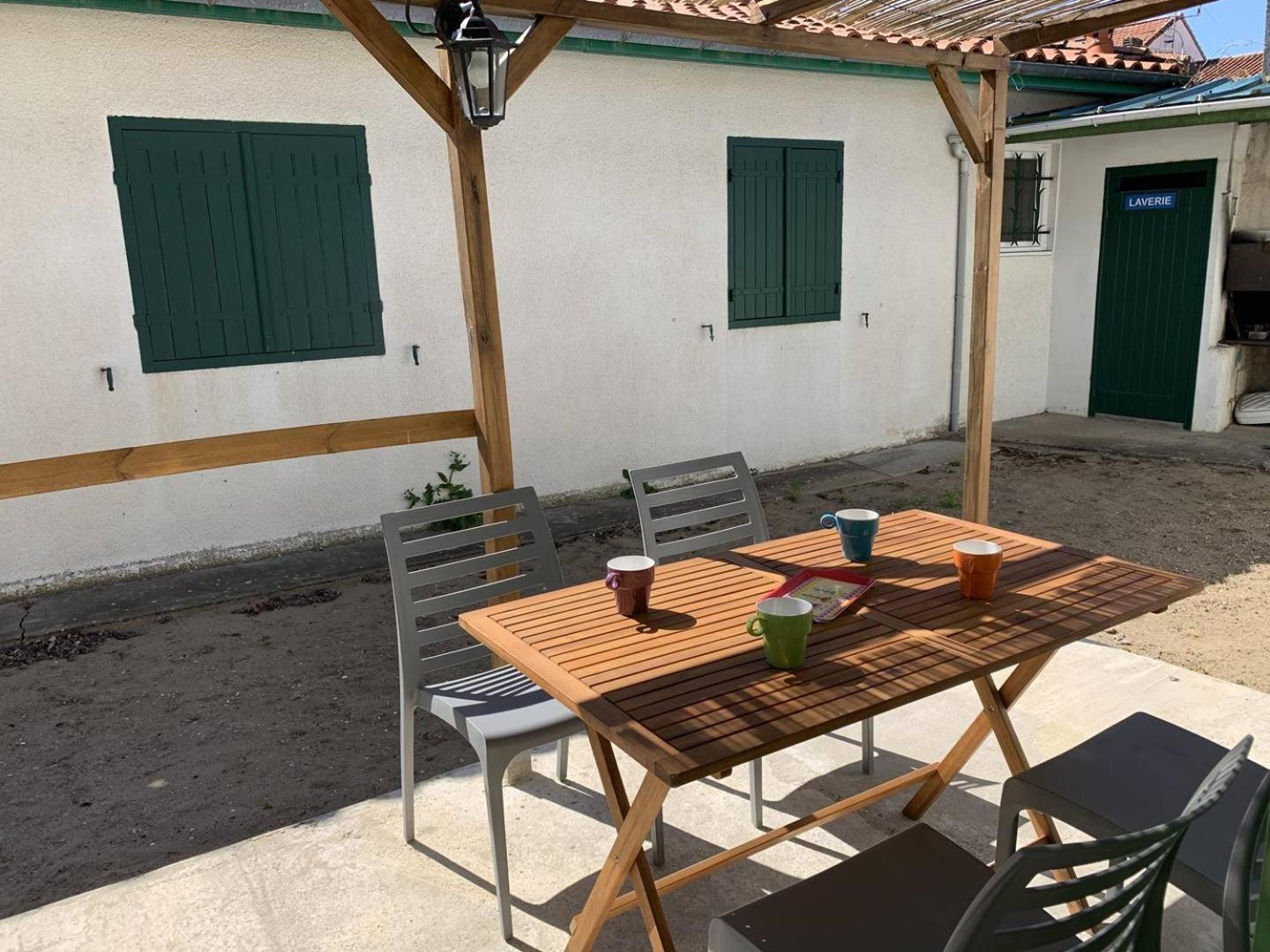St Georges De Didonne - Agreable Petite Maison Avec Cour - 1 Chambre サン・ジョルジュ・ド・ディドンヌ エクステリア 写真
